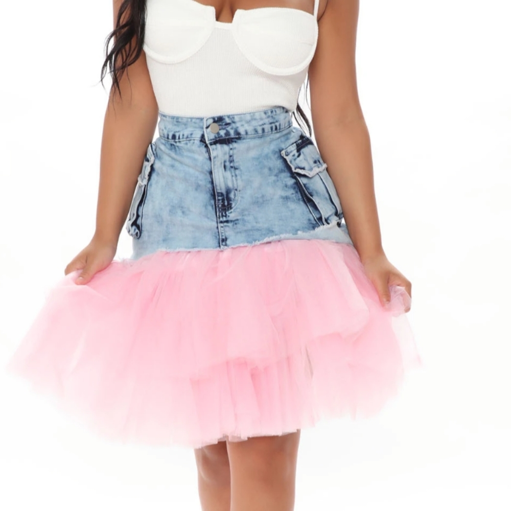"She Has It All Figured Out" Tulle Skirt- Small